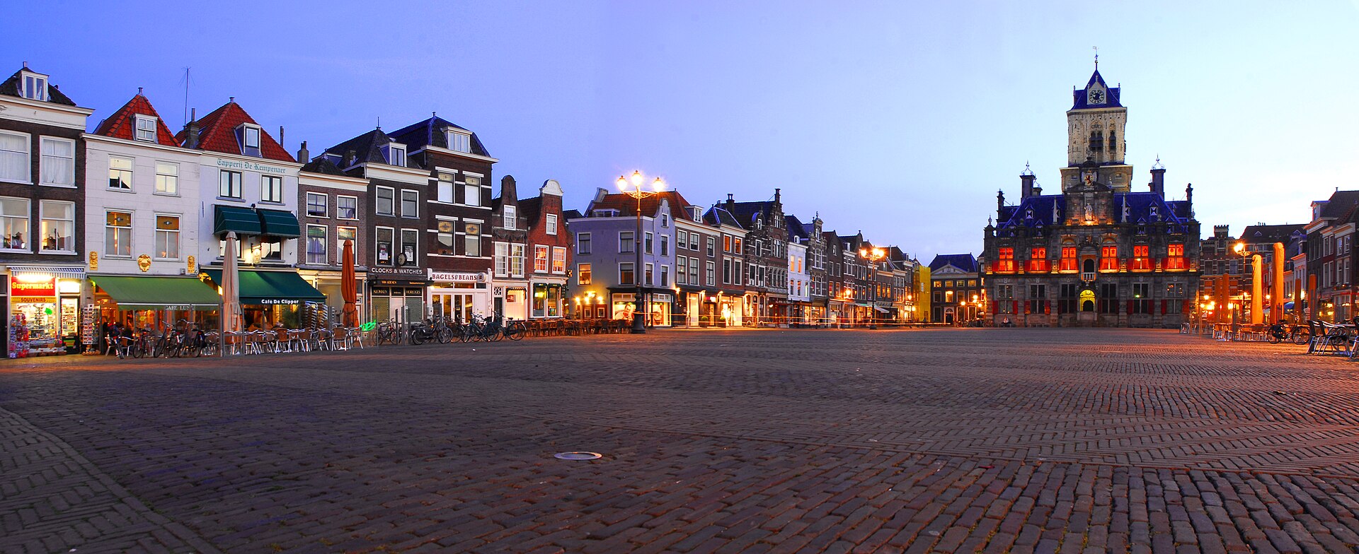 De Markt van Delft met de Nieuwe Kerk